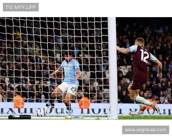 赛后维拉庆祝遭掷物替补席受扰